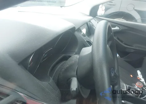 2017 Ford Focus Sel z USA, uszkodzony, nr VIN 1FADP3M26HL330882